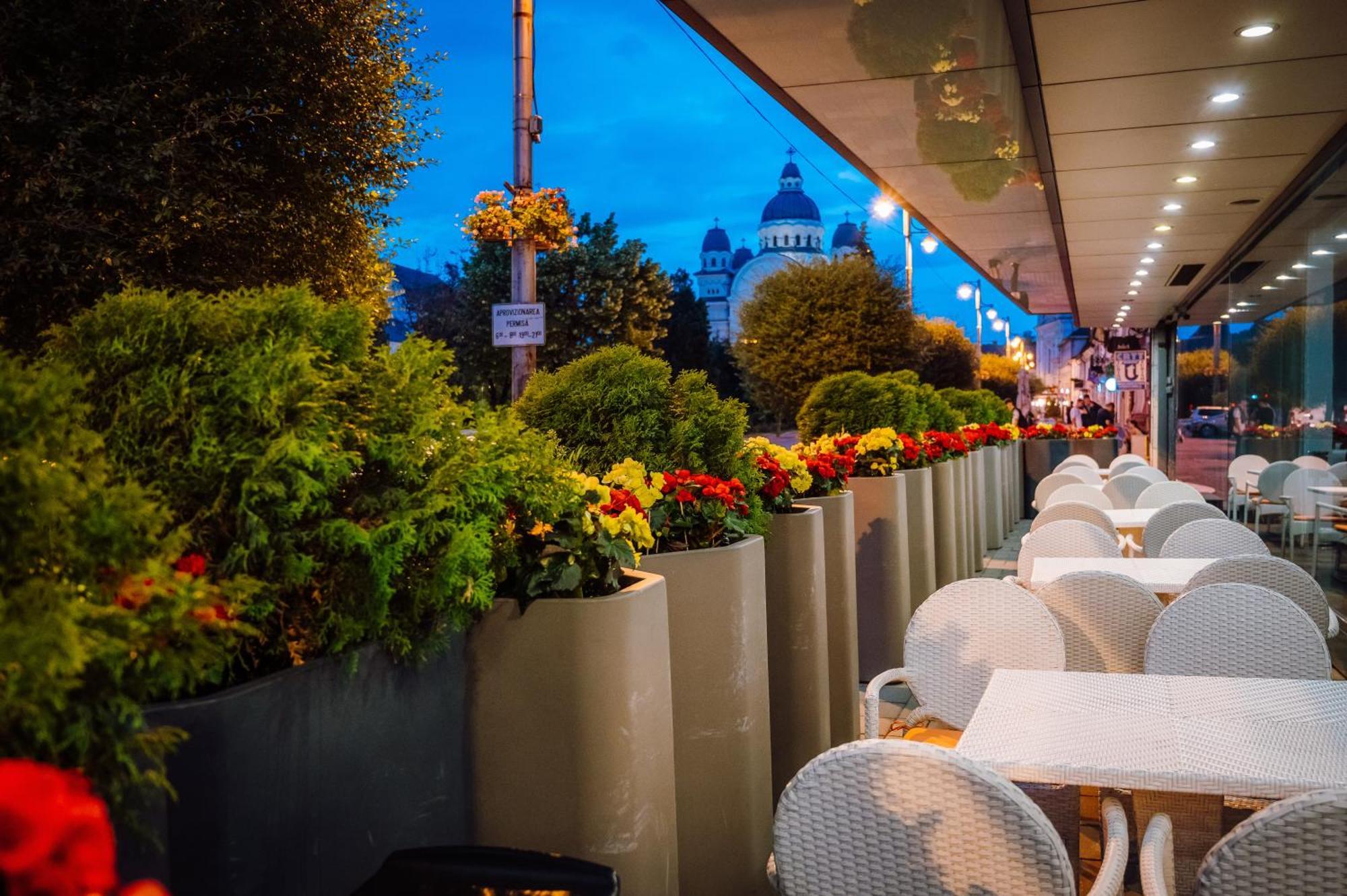 Plaza V Hotel Târgu-Mureş Esterno foto